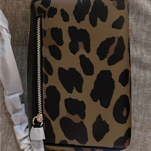 NWT! Coach leopard reversible city tote with matching leopard Crossbody handbag. - Picture 9 of 10